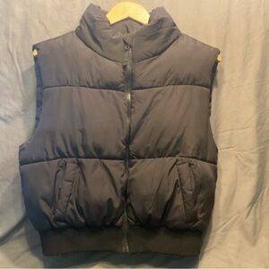 Aeropostale Woman’s Medium Size Black Puffer Vest